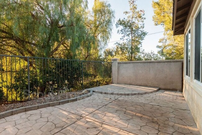 Building Photo - 41423 Temeku Dr