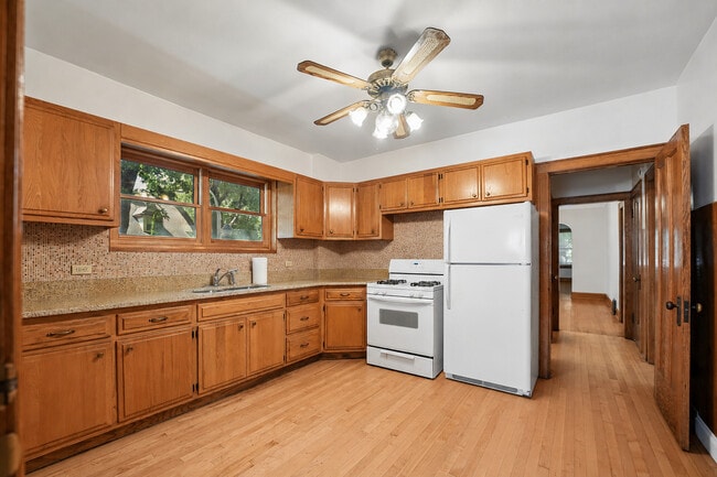 Building Photo - 3801 N Lawndale Ave
