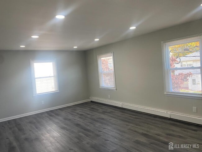 Building Photo - 111 Riva Ave