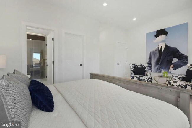 Building Photo - Modern 3BR/3BA Shaw Penthouse with Two Private Decks