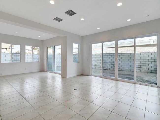 Building Photo - 6574 Tesla Ln