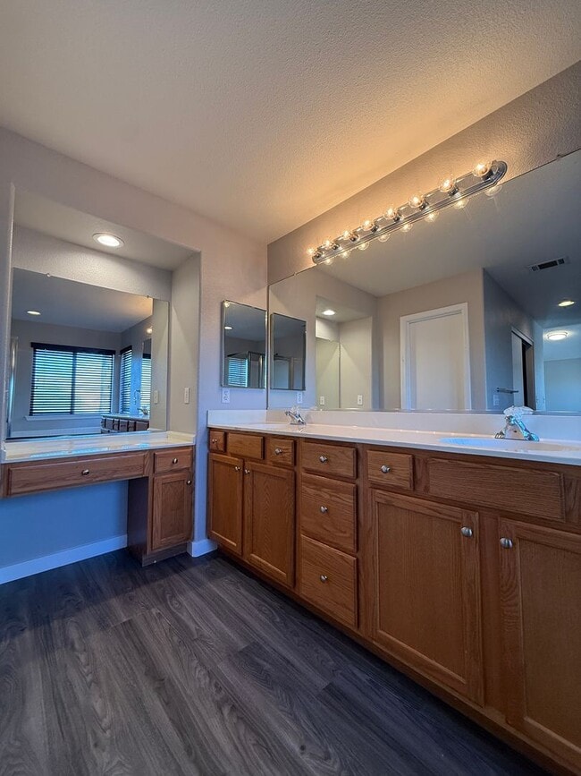 Building Photo - Beautiful River Oaks Large Two Story Home With Three Car Garage