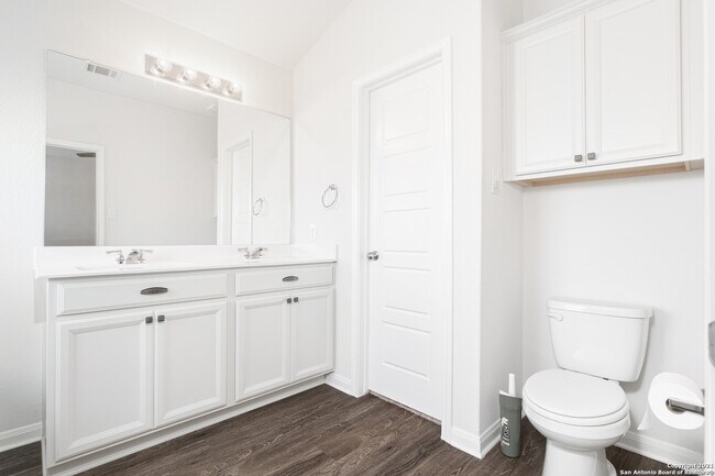 Building Photo - 533 Moonvine Way