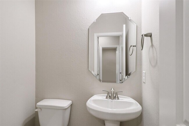 Building Photo - Gorgeous Townhouse for rent in North Fort ...