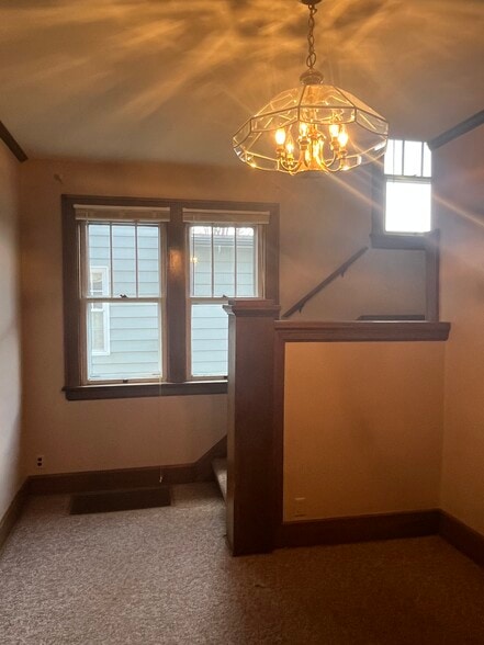 Building Photo - 225 E Allen St