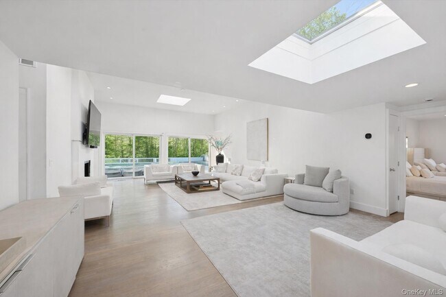 Building Photo - 3 Southwood Ln