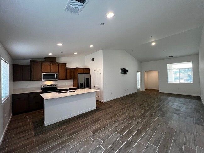 Building Photo - 812 Beaconsfield Ct