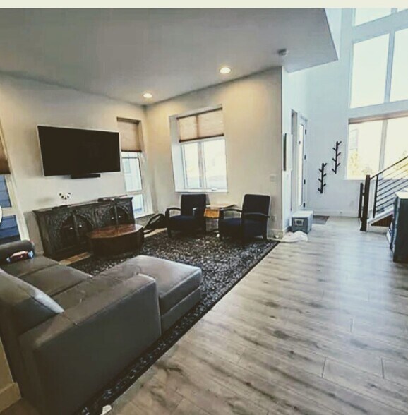 Building Photo - 6051 N Malta St