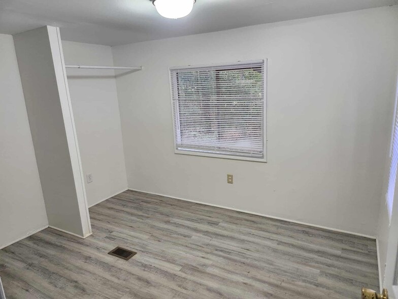 Building Photo - 1405 Cross Stream Dr