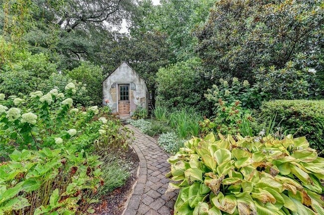 Building Photo - 2611 Briers N Dr