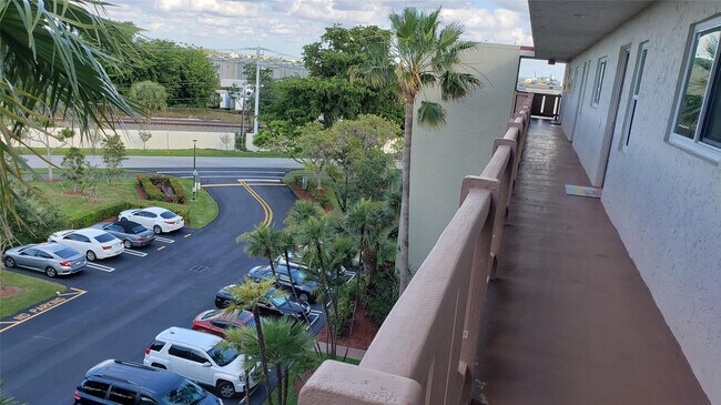 Building Photo - 2216 N Cypress Bend Dr