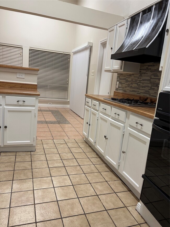 Building Photo - 7659 Alcomita Dr