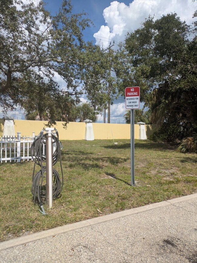 Building Photo - Annual Turnkey 3/3 penthouse on waterfront in Osprey