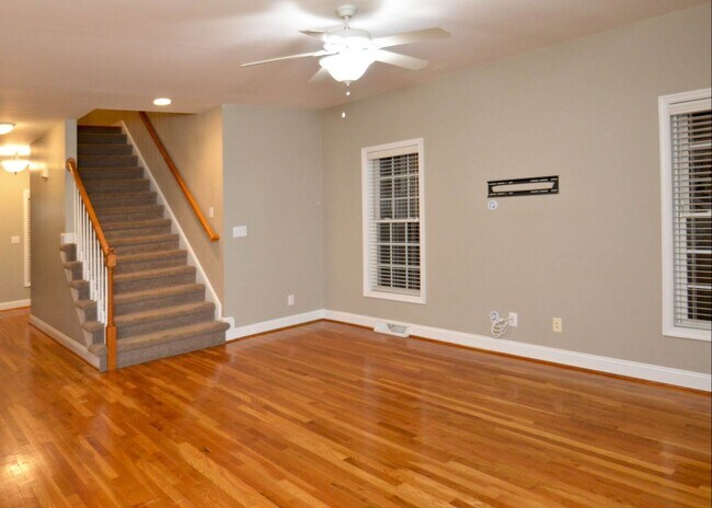 Building Photo - 332 Wyndhurst