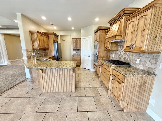 Building Photo - Beautiful 4 bed 2.5 bath Home!