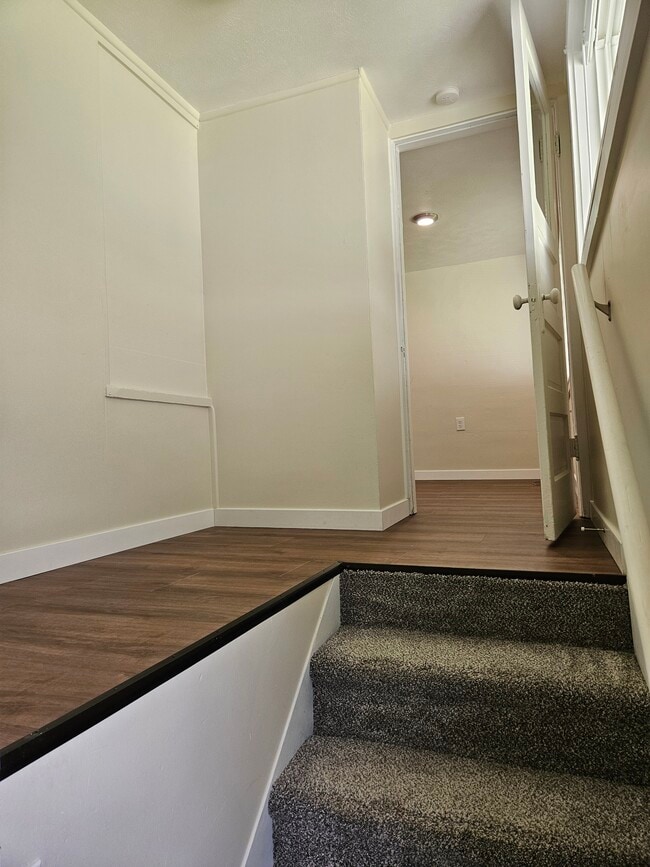 Building Photo - 1133 N Hayes Ave