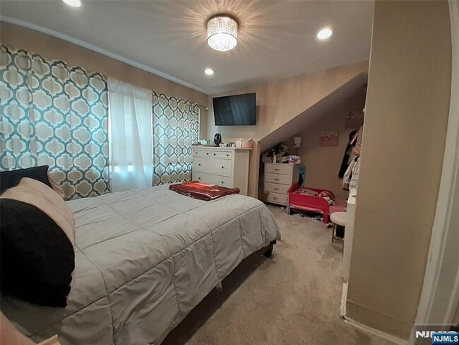 Building Photo - 98 Willard St