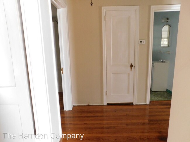 Building Photo - 2 br, 1 bath House - 404 E. Moore Street