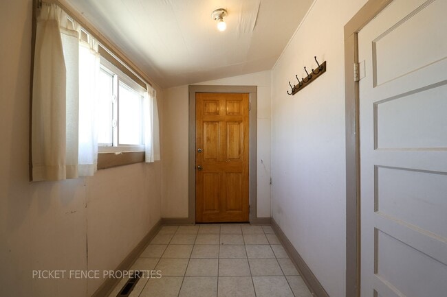 Building Photo - Charming 3-bedroom, 2-bathroom Home