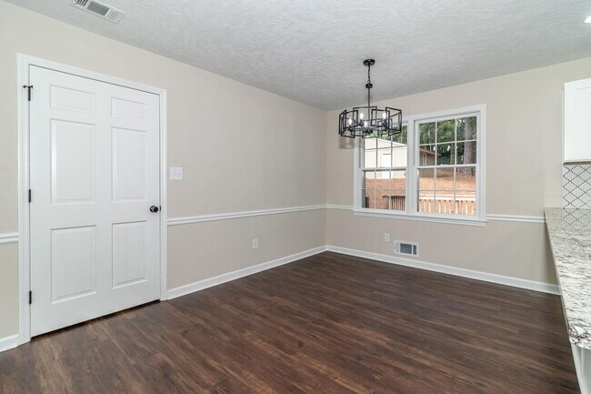 Building Photo - 4375 Lake Idylwilde Dr