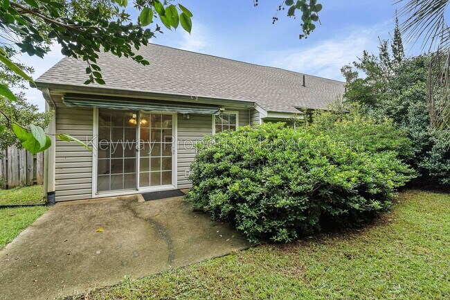 Building Photo - 296 Southbank Dr