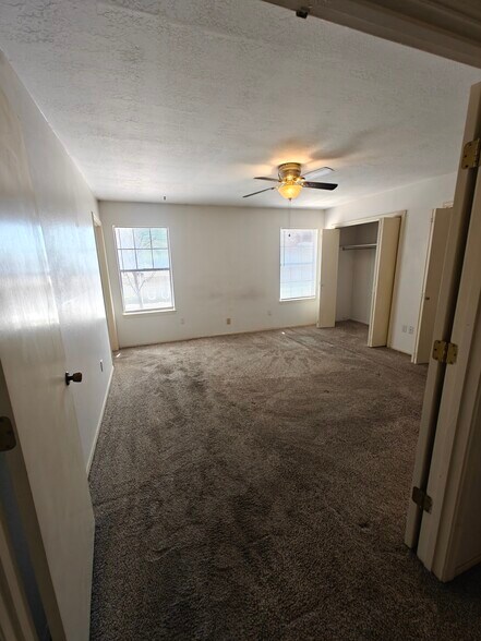 Building Photo - 7400 Santa Fe Trl NW