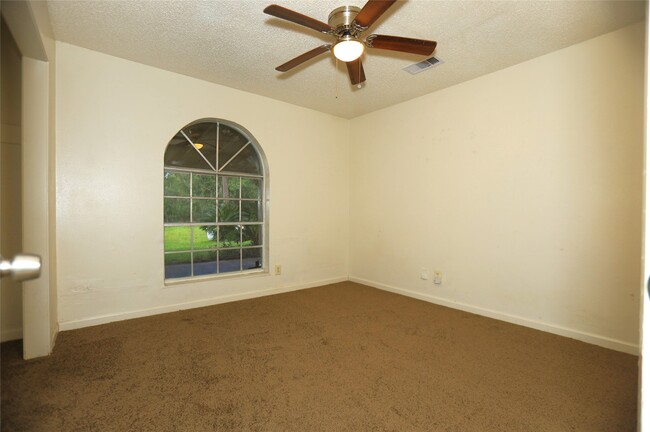 Building Photo - 1131 Gifford Rd