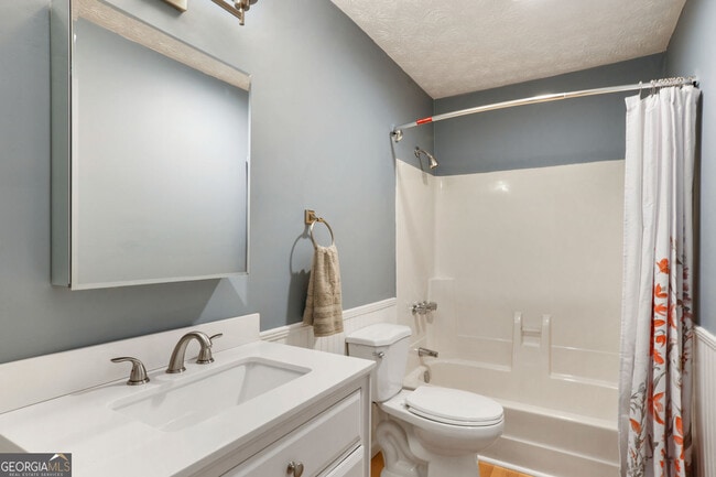 Building Photo - 587 Wedgewood Dr