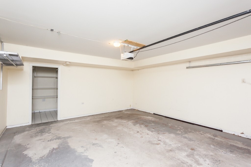 Building Photo - 2427 N Clybourn Ave