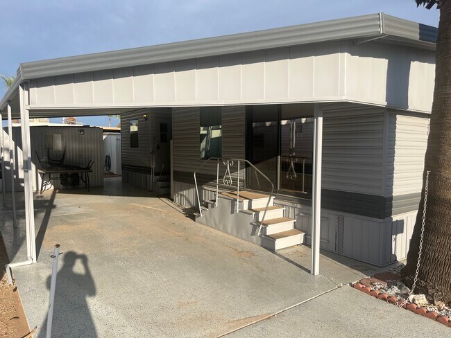 Building Photo - 303 N Lindsay Rd