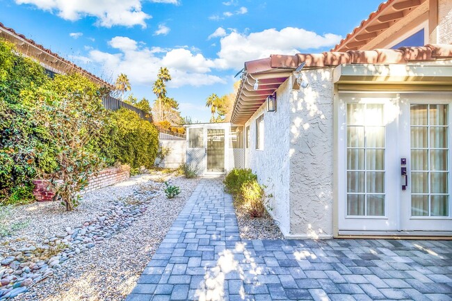 Building Photo - Stunning Remodeled 4-Bedroom Home in Exclu...