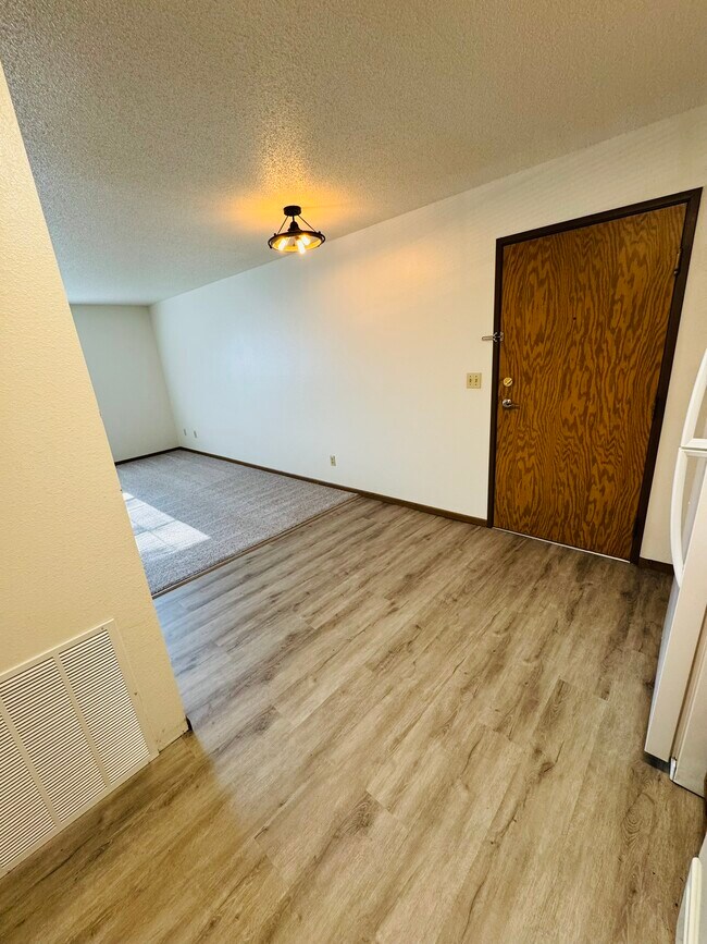 Building Photo - 156 Westside Dr