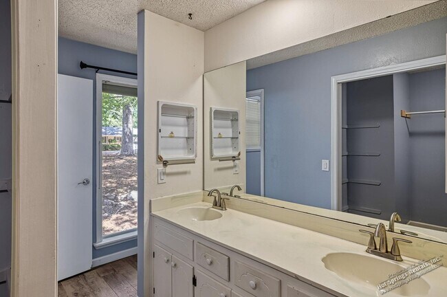 Building Photo - 68 Sierra Dr