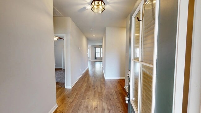 Building Photo - 3139 Crest Ln