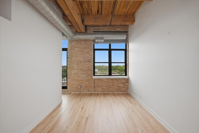 Building Photo - 1250 W Van Buren St