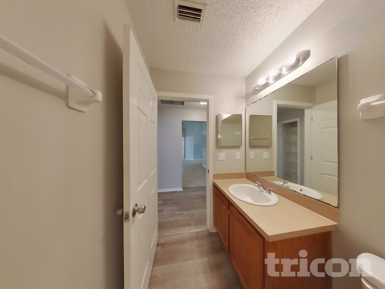 Building Photo - 3716 Arava Dr