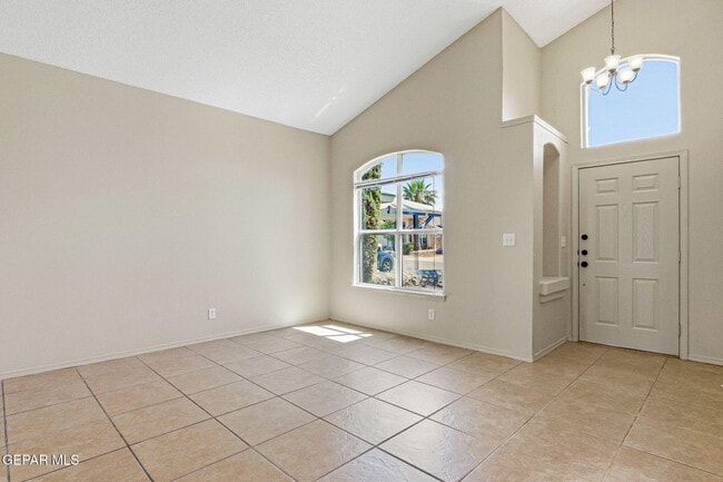 Building Photo - 1445 Paseo De Flor St