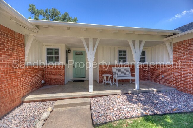 Building Photo - For Lease | Holiday Hills | $2000 Rent Ava...