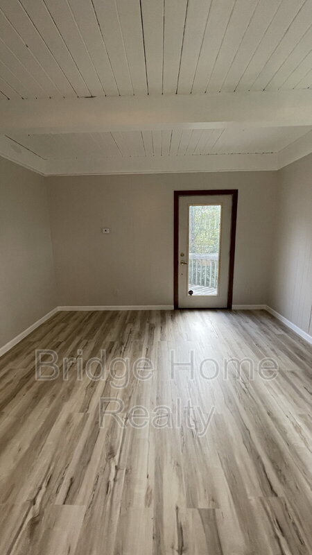 Building Photo - 366 White Ave