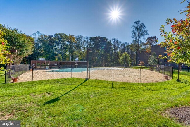 Building Photo - 11260 Chestnut Grove Square