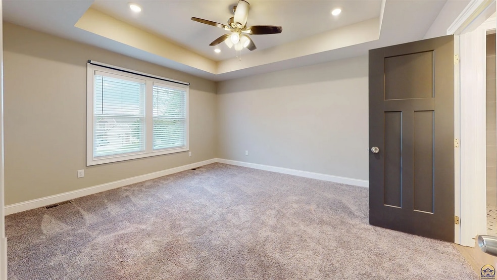Building Photo - 3755 SW Summerfield Dr