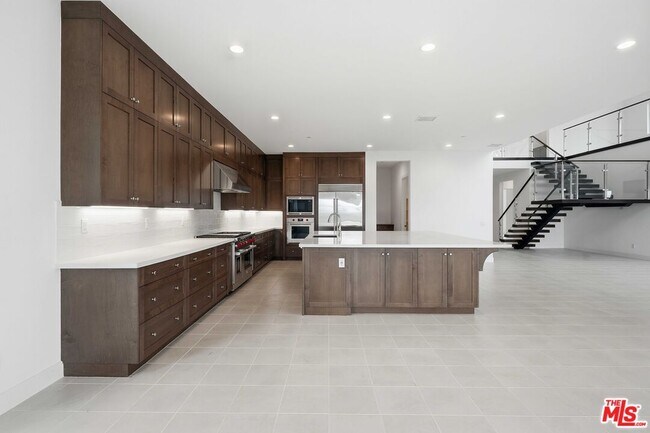 Building Photo - 20568 Edgewood Ct