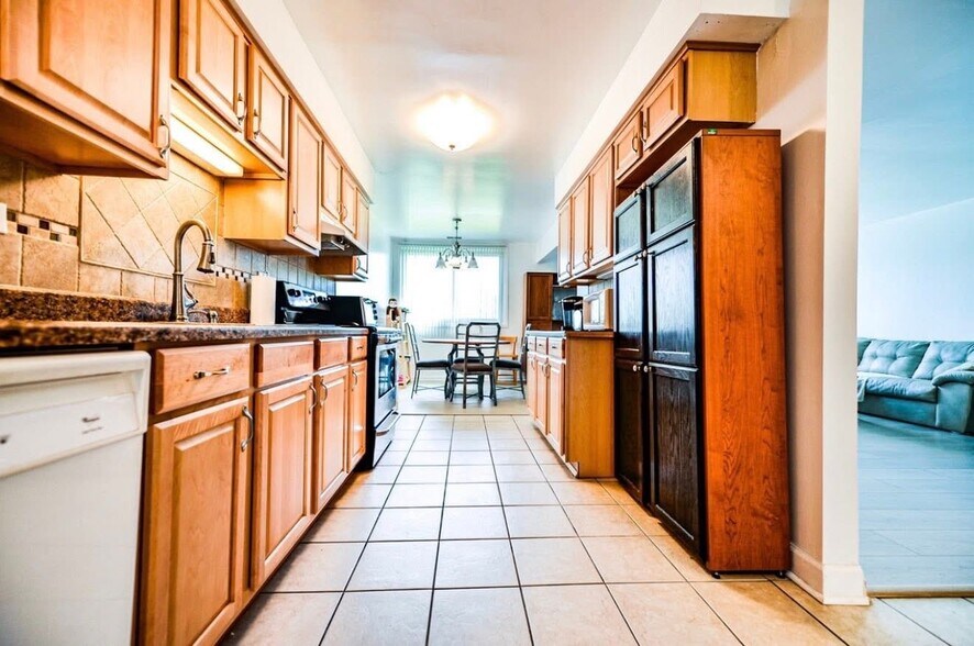 Building Photo - 2600 Brookwood Way Dr