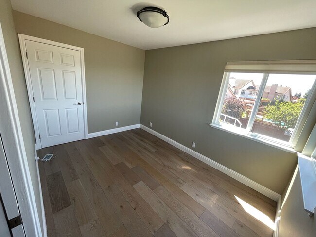 Building Photo - $6,950 - Canyon Lakes Luxury 4BR – Designer Upgrades, Wine Bar & Best Views in San Ramon