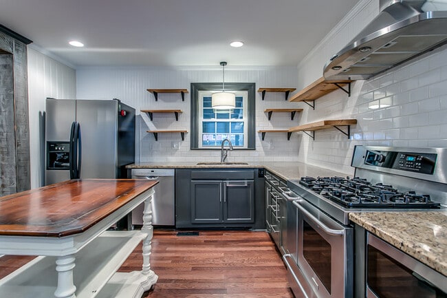 Building Photo - 308 Highland Ave