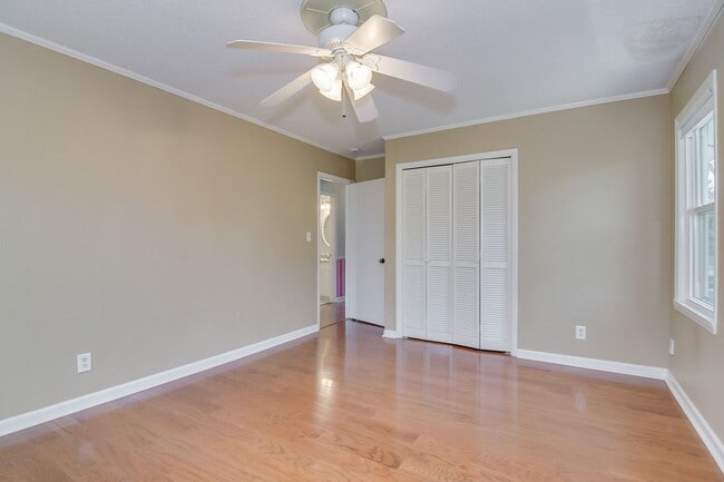 Building Photo - Great Location 4 Bedroom