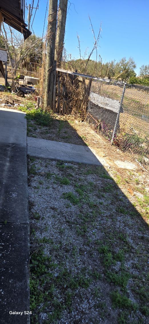 Building Photo - 1807 Maple Dr