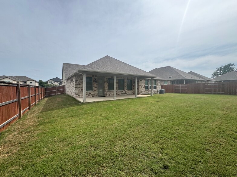 Building Photo - 1909 Ridge Runner Dr