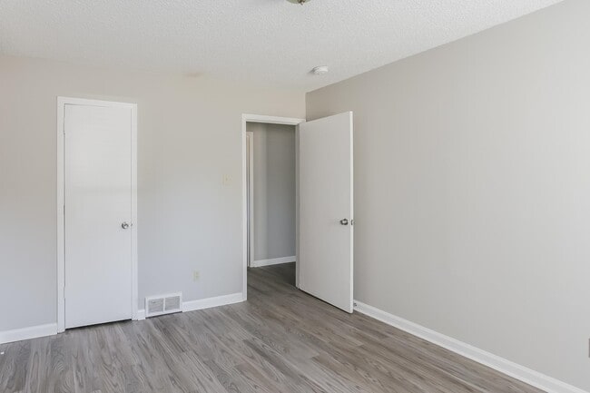 Building Photo - 4454 Westbury Dr