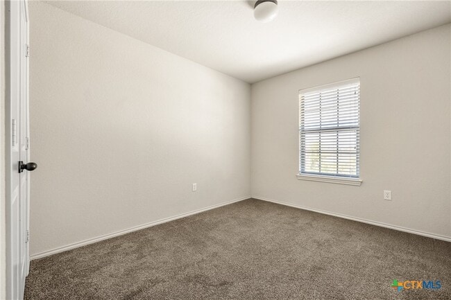 Building Photo - 570 Creekside Cir